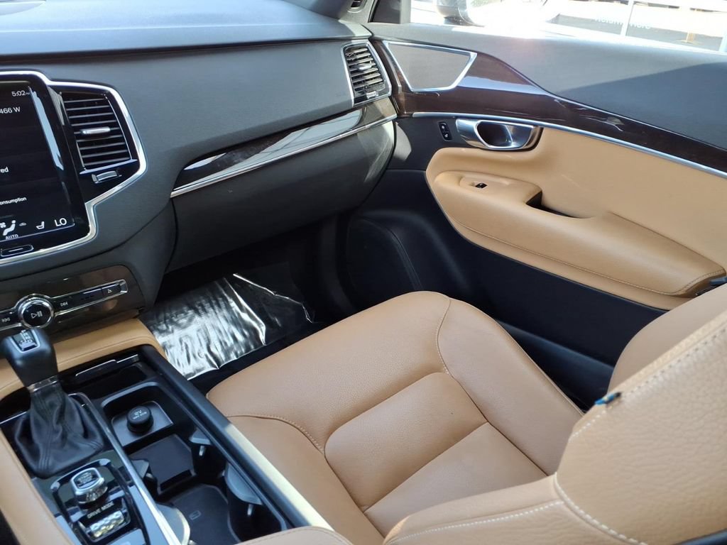 Used 2018 Volvo XC90 T6 Momentum w/ Convenience Package AWD/4WD image 22