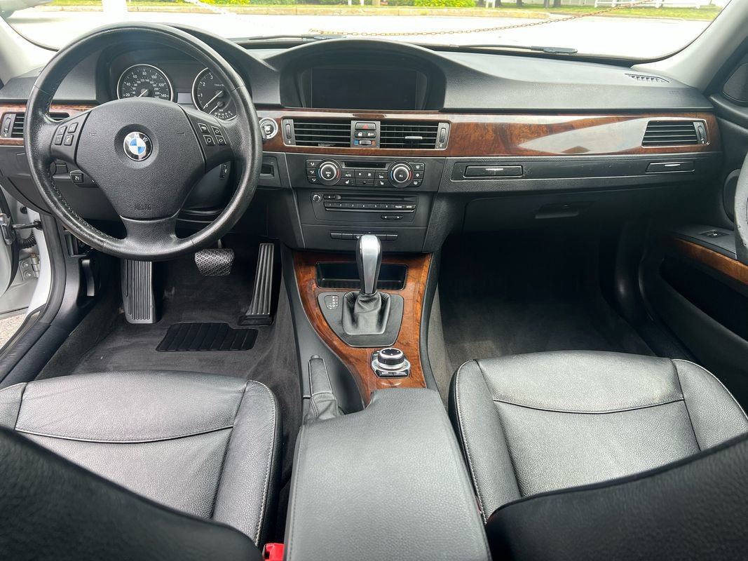 Used 2011 BMW 328i xDrive Sedan AWD/4WD image 7