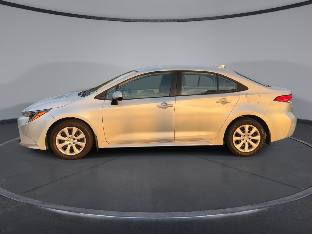 Used 2025 Toyota Corolla LE FWD image 5
