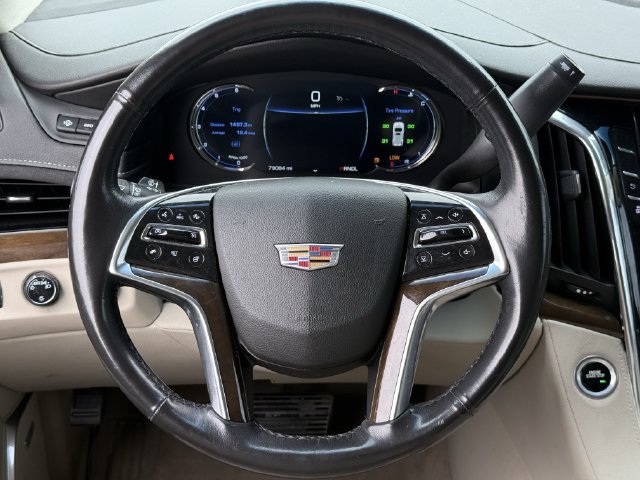 Used 2018 Cadillac Escalade Luxury AWD/4WD image 12