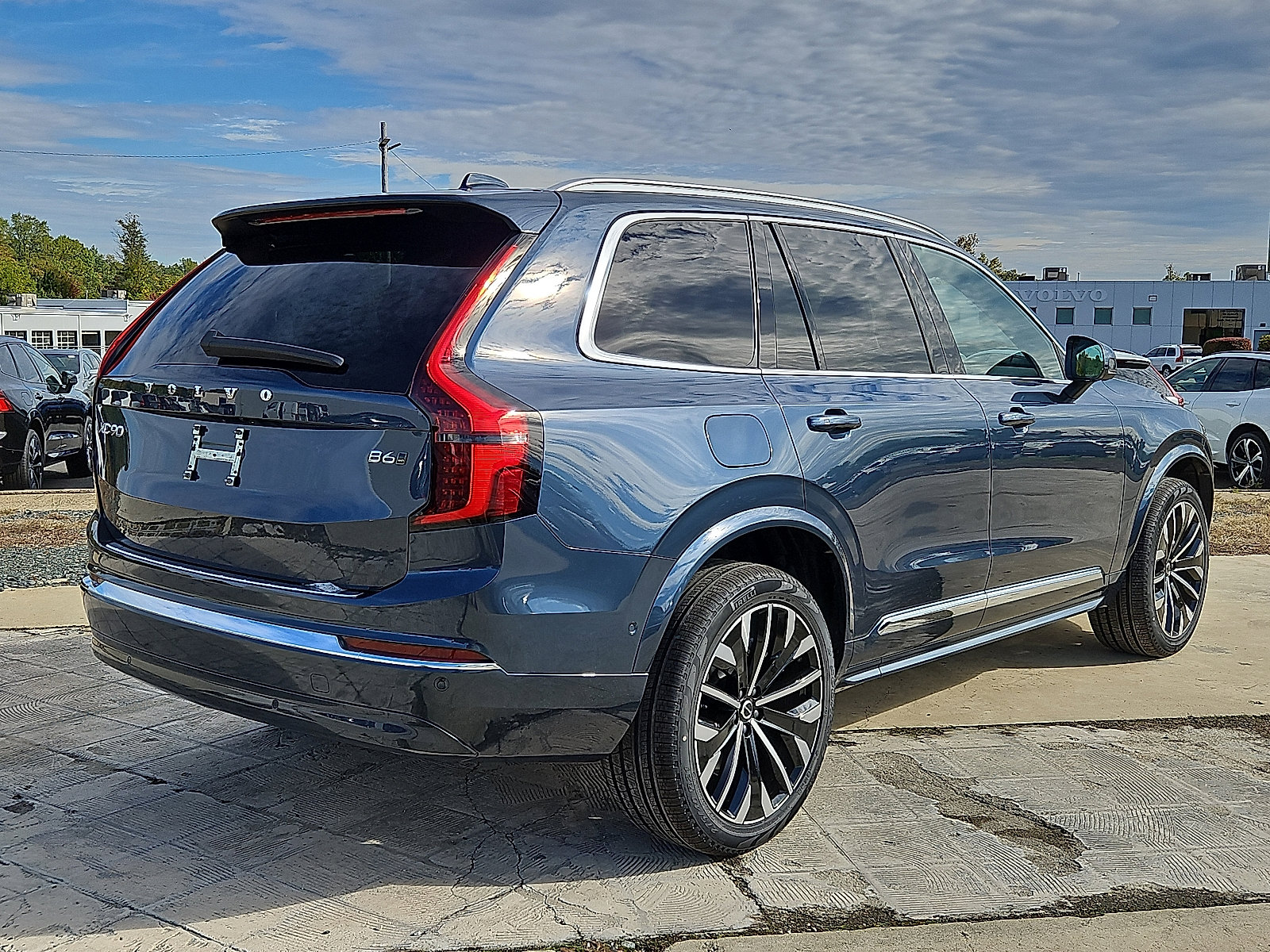New 2026 Volvo XC90 B6 Plus w/ Protection Package Premier image 6
