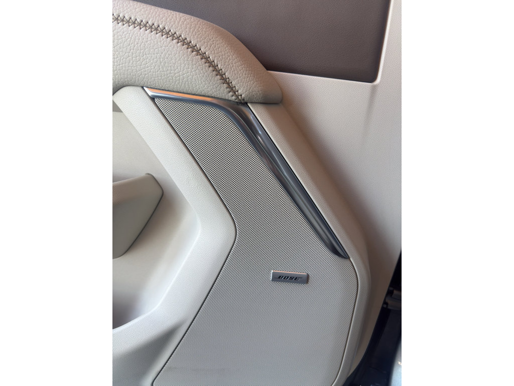 Used 2025 GMC Yukon XL Denali w/ Advanced Technology Package image 13