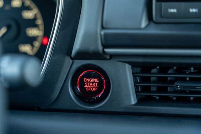 Used 2025 Honda Pilot Sport image 26