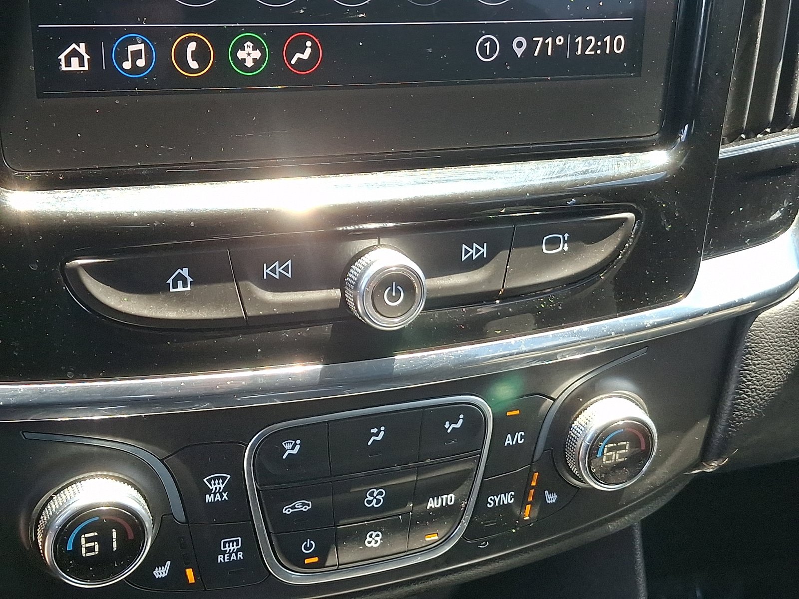 Used 2020 Chevrolet Traverse LT FWD image 17