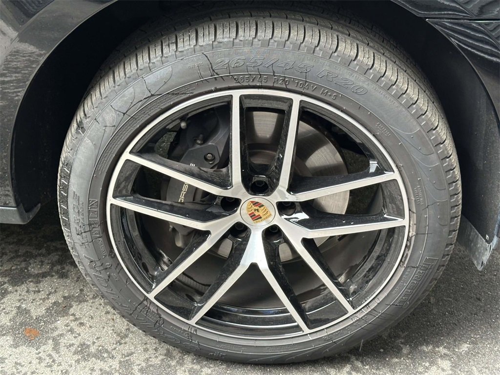 Certified 2025 Porsche Macan image 10