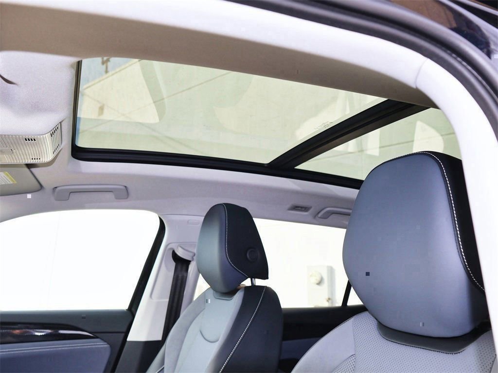 New 2026 Volkswagen Tiguan SE image 13