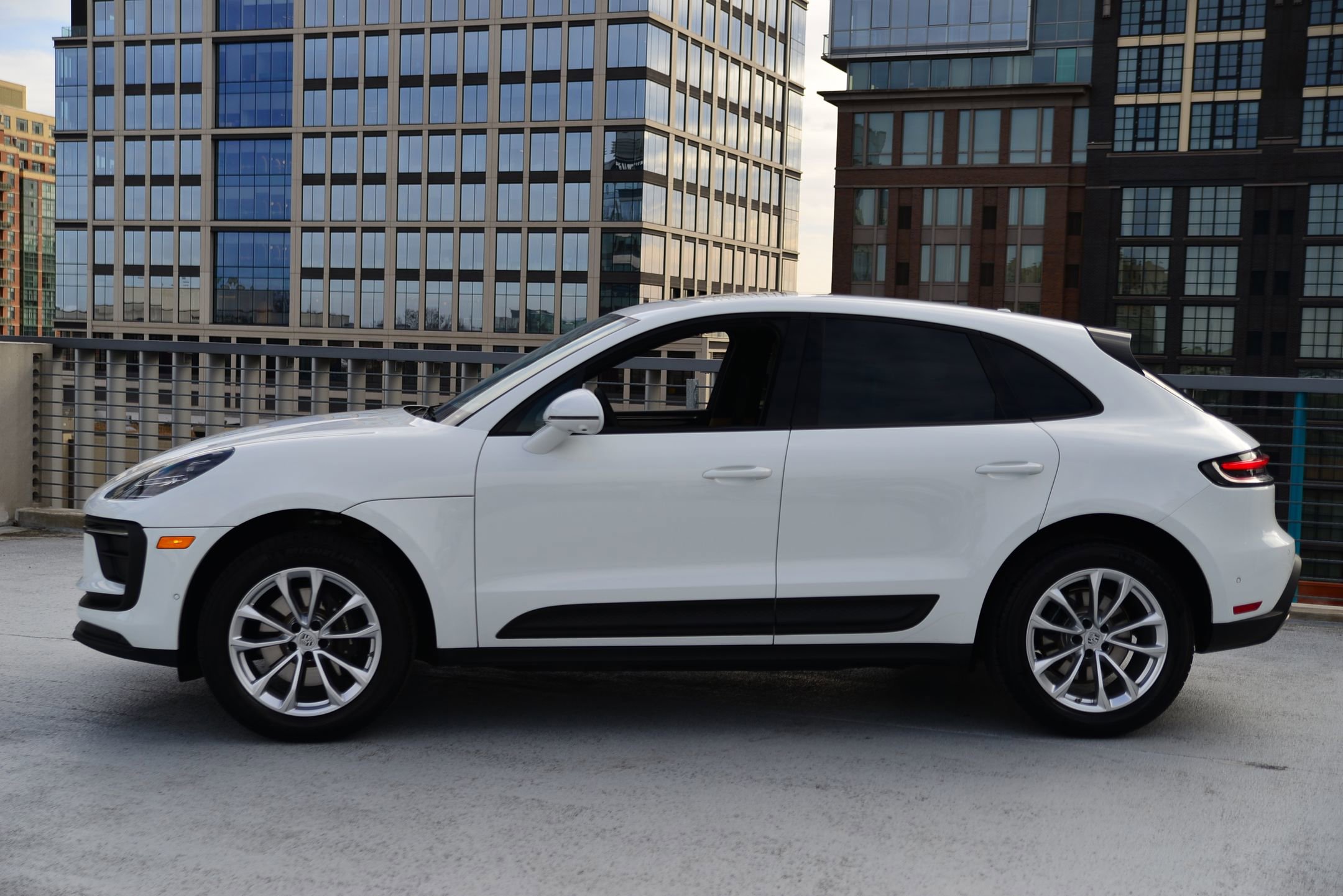 Certified 2025 Porsche Macan image 2