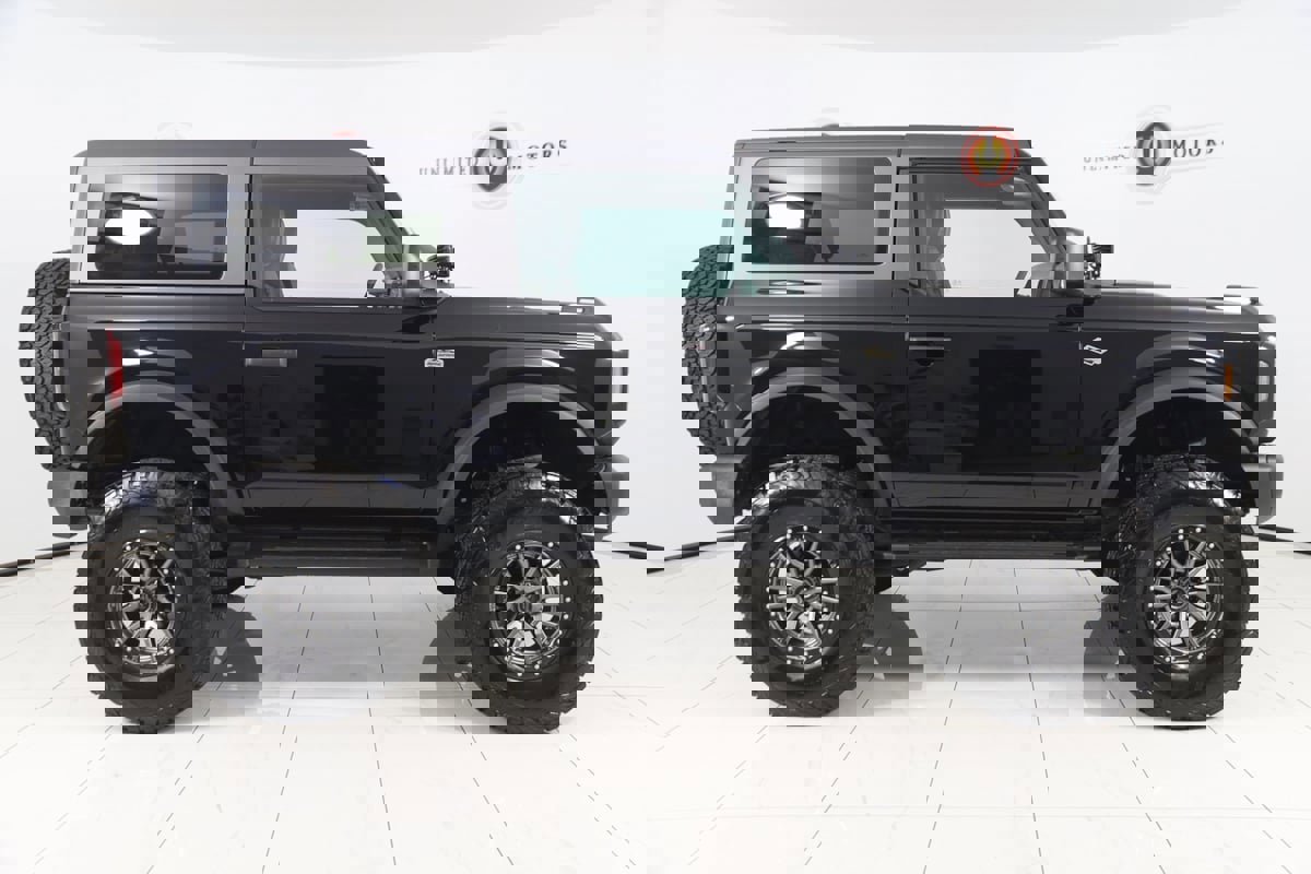 Used 2023 Ford Bronco Wildtrak image 2