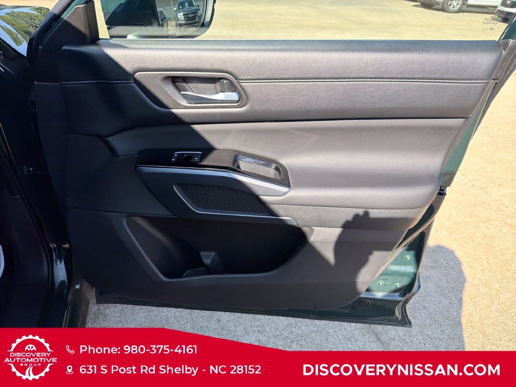 Certified 2025 Nissan Pathfinder SL AWD/4WD image 36