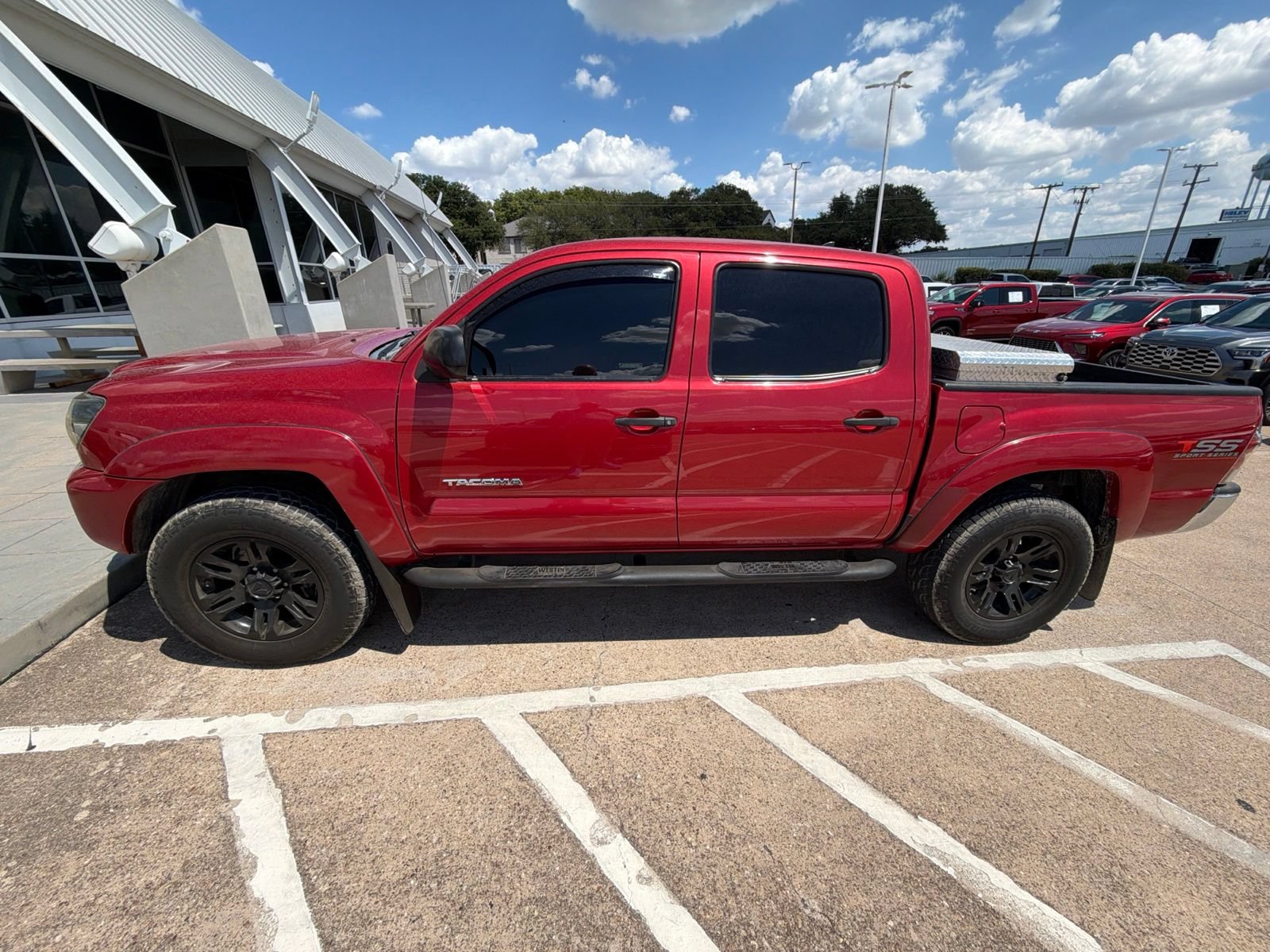 Used 2015 Toyota Tacoma 4x4 Double Cab w/ SR5 Package image 3