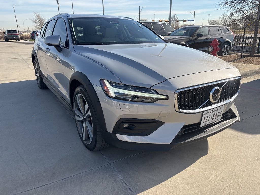 Certified 2024 Volvo V60 B5 Cross Country Plus w/ Protection Package Premier image 3