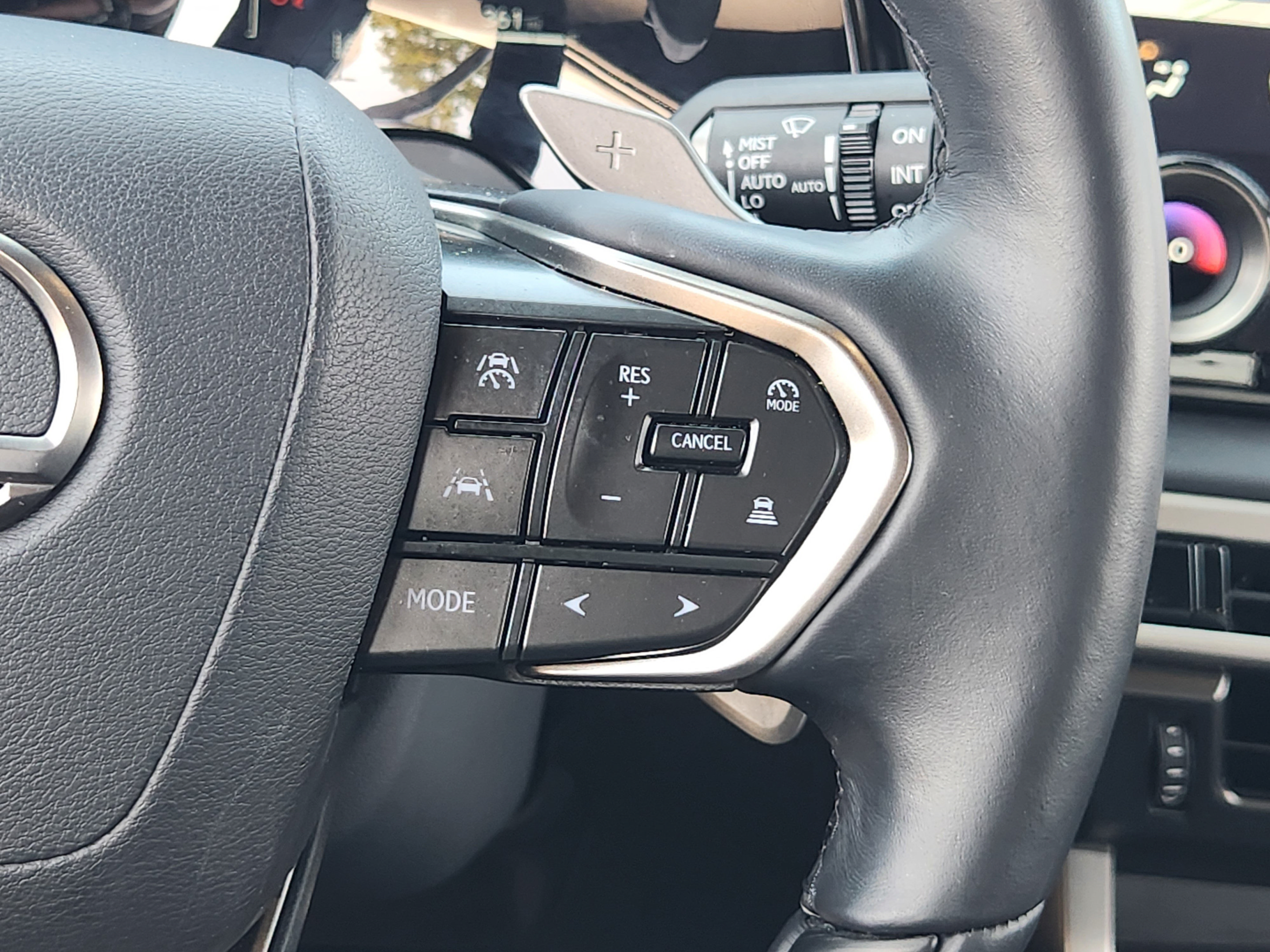 Used 2025 Lexus RX 350 Premium w/ Accessory Package (Z1) FWD image 24