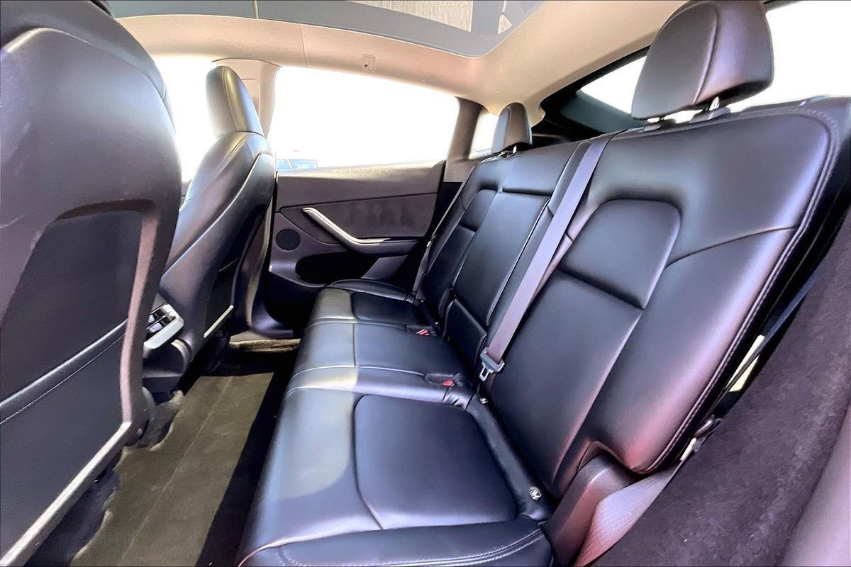 Used 2022 Tesla Model Y Long Range image 23