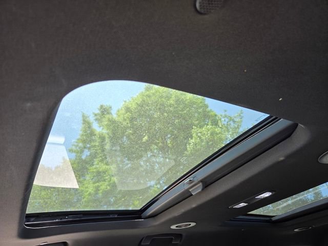 Used 2023 Chevrolet Traverse Premier w/ Redline Edition image 19