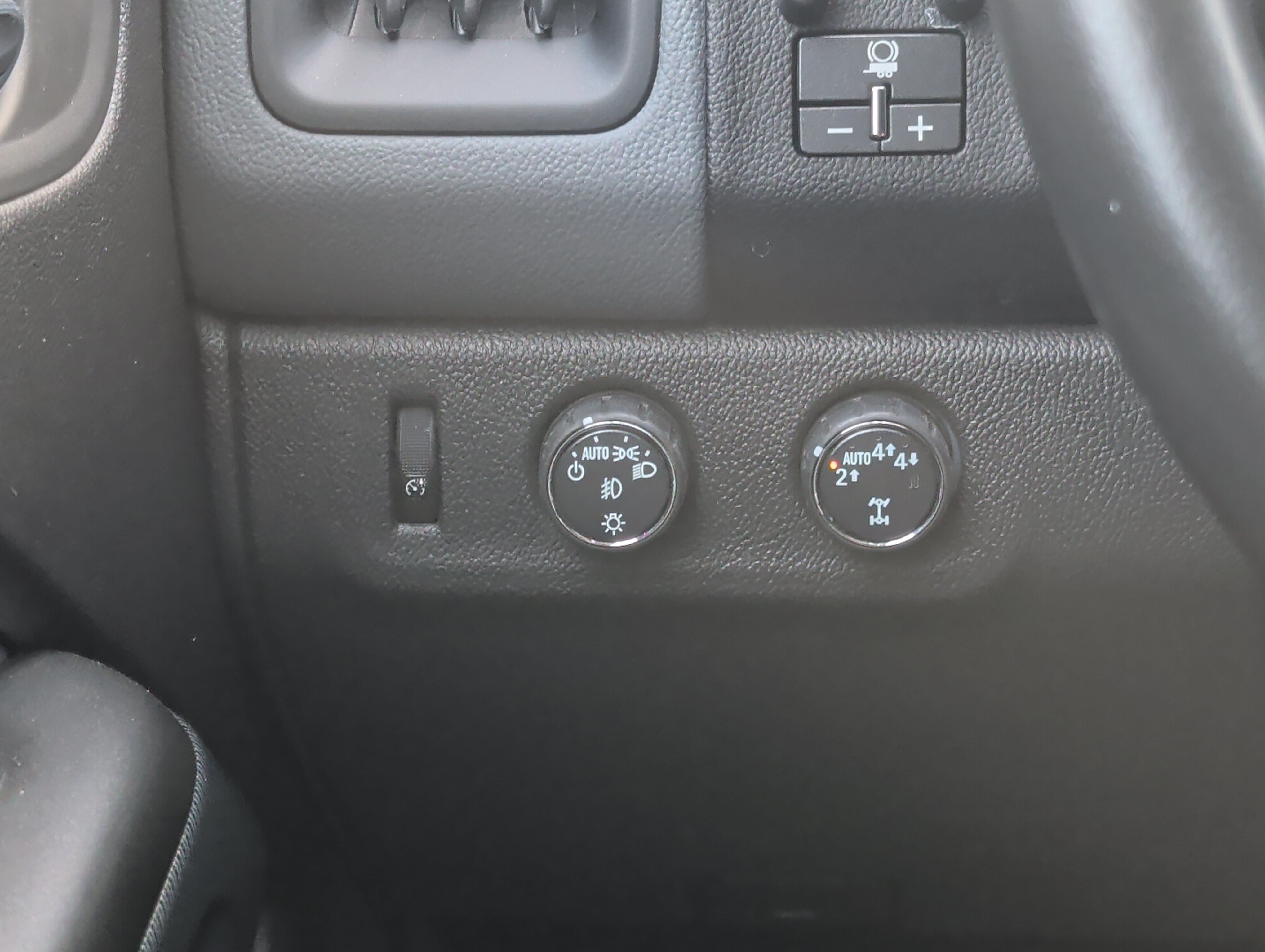 Used 2018 Chevrolet Colorado Z71 AWD/4WD image 36