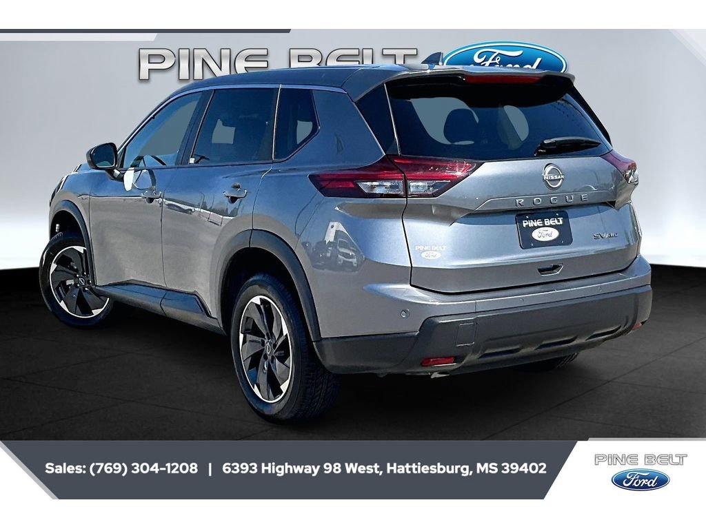 Used 2024 Nissan Rogue SV image 2