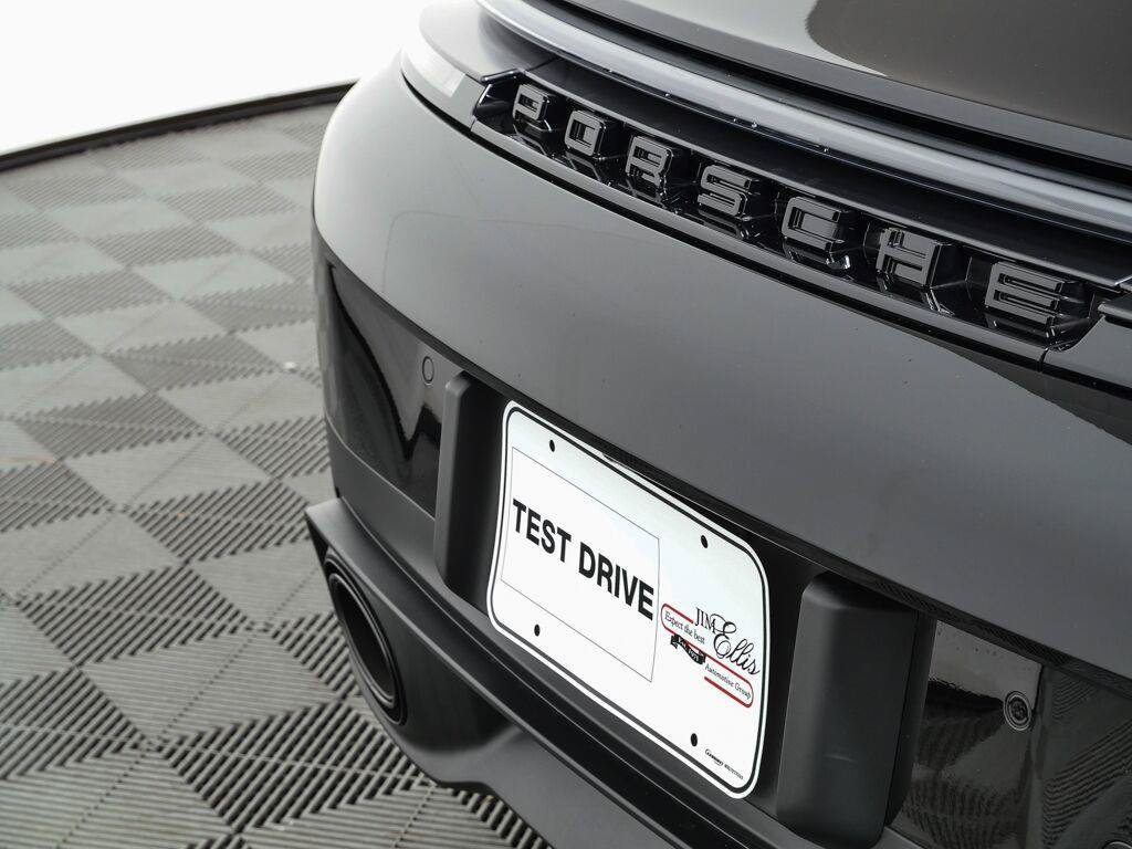 Certified 2025 Porsche 911 Carrera RWD image 31