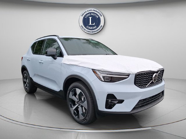 New 2026 Volvo XC40 B5 Plus w/ Protection Package Premier AWD/4WD image 2