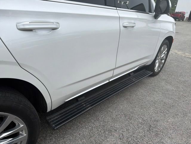 Used 2023 Cadillac Escalade Premium Luxury w/ Performance Package AWD/4WD image 9