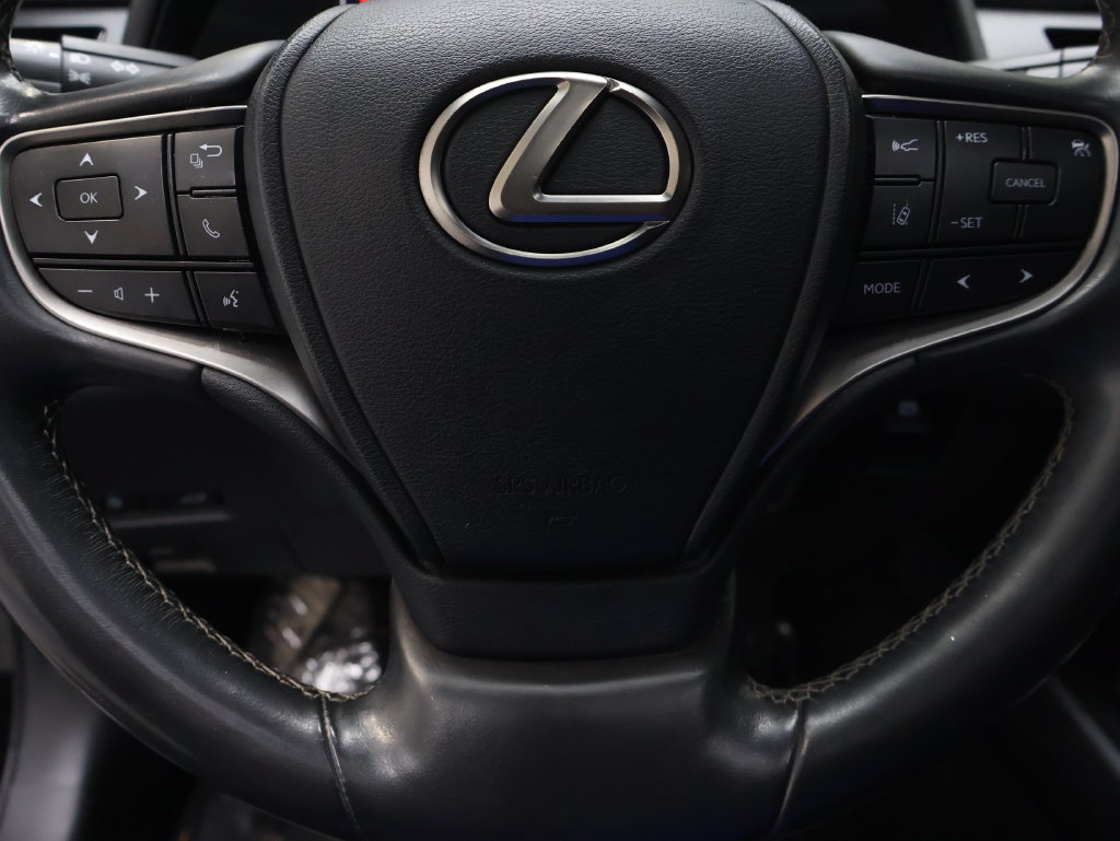 Used 2020 Lexus UX 200 w/ Premium Package FWD image 18