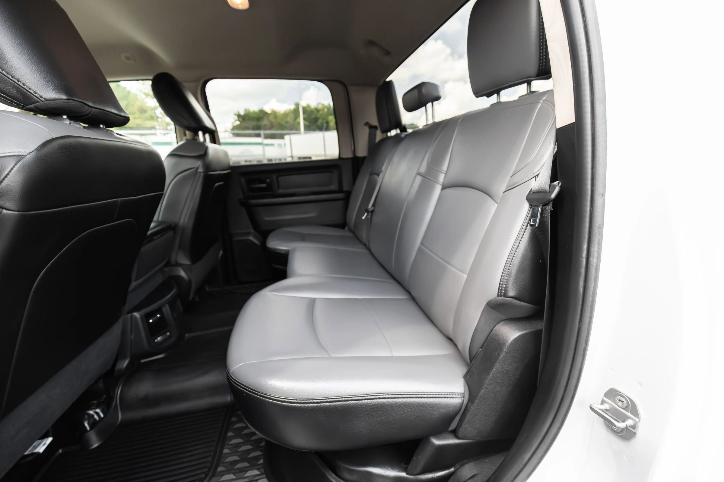 Used 2020 RAM 3500 Tradesman w/ Chrome Appearance Group image 28