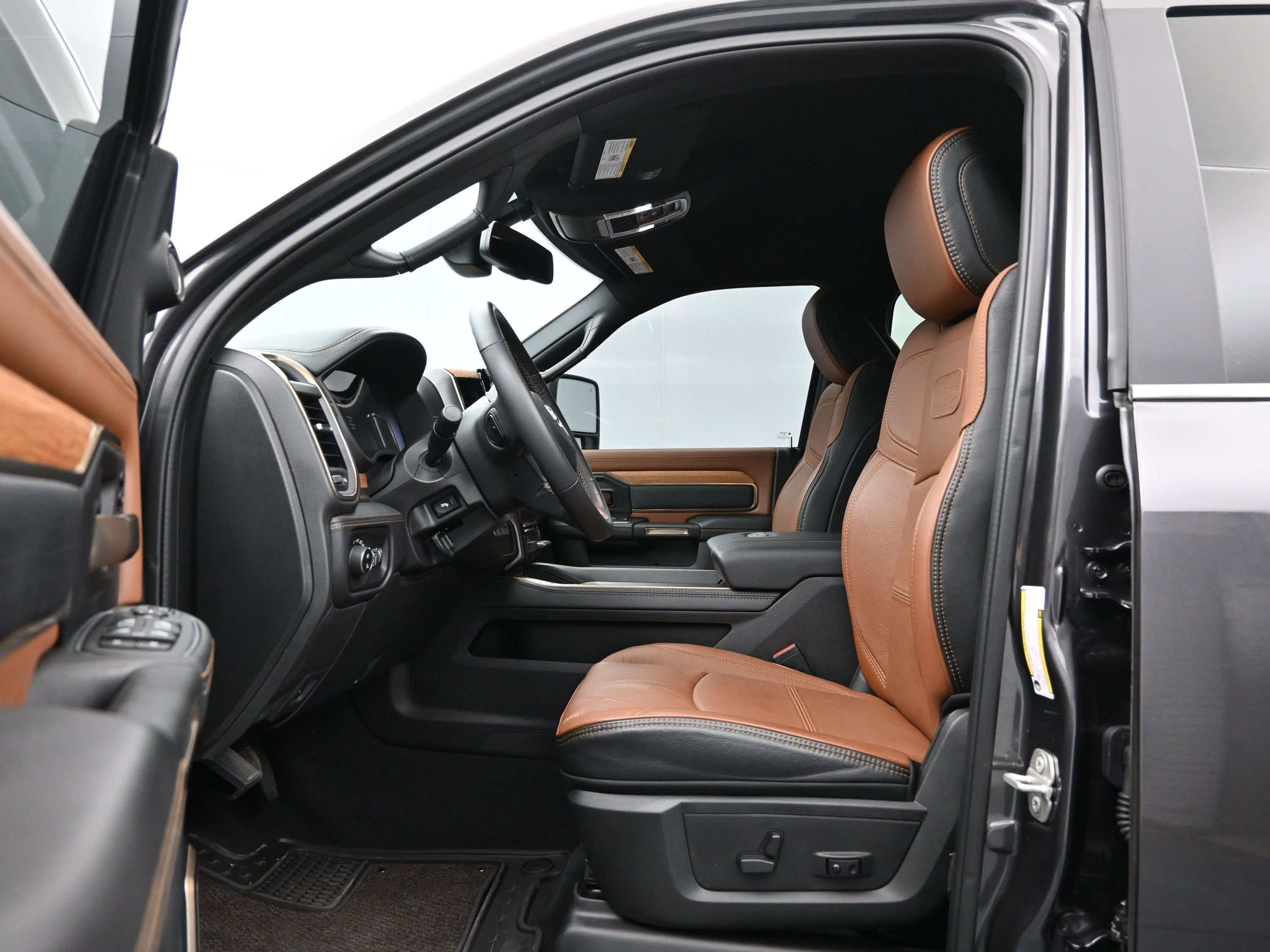 Used 2023 RAM 2500 Limited image 9