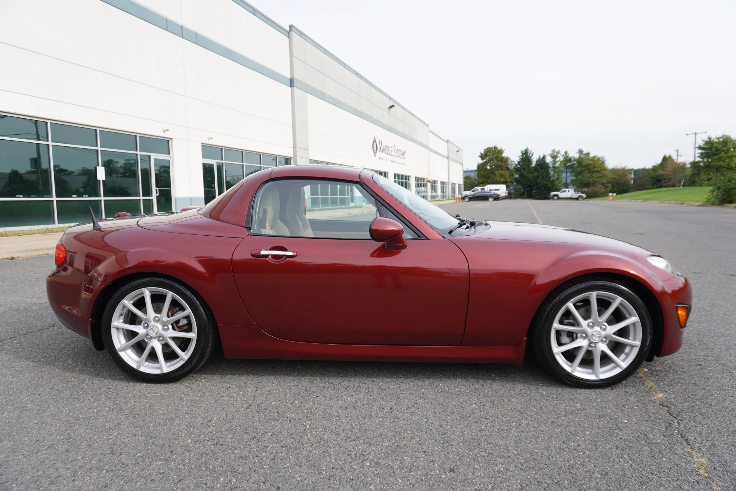 Used 2010 MAZDA MX-5 Miata Grand Touring w/ Premium Pkg RWD image 8