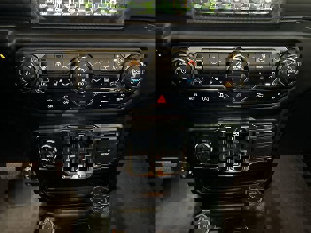 Used 2022 Jeep Gladiator Sport image 18