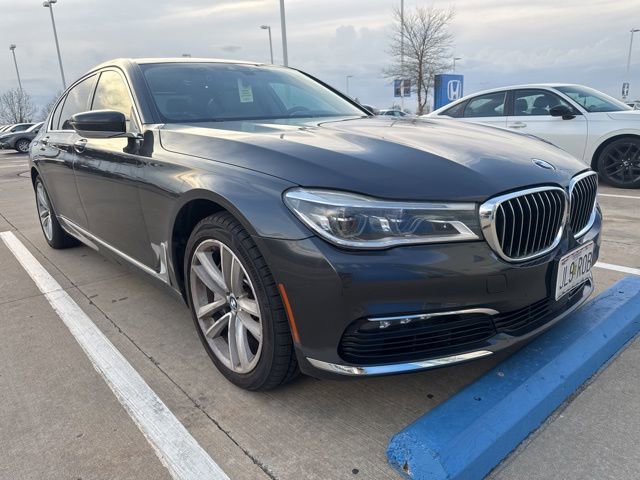 Used 2016 BMW 750i xDrive image 2