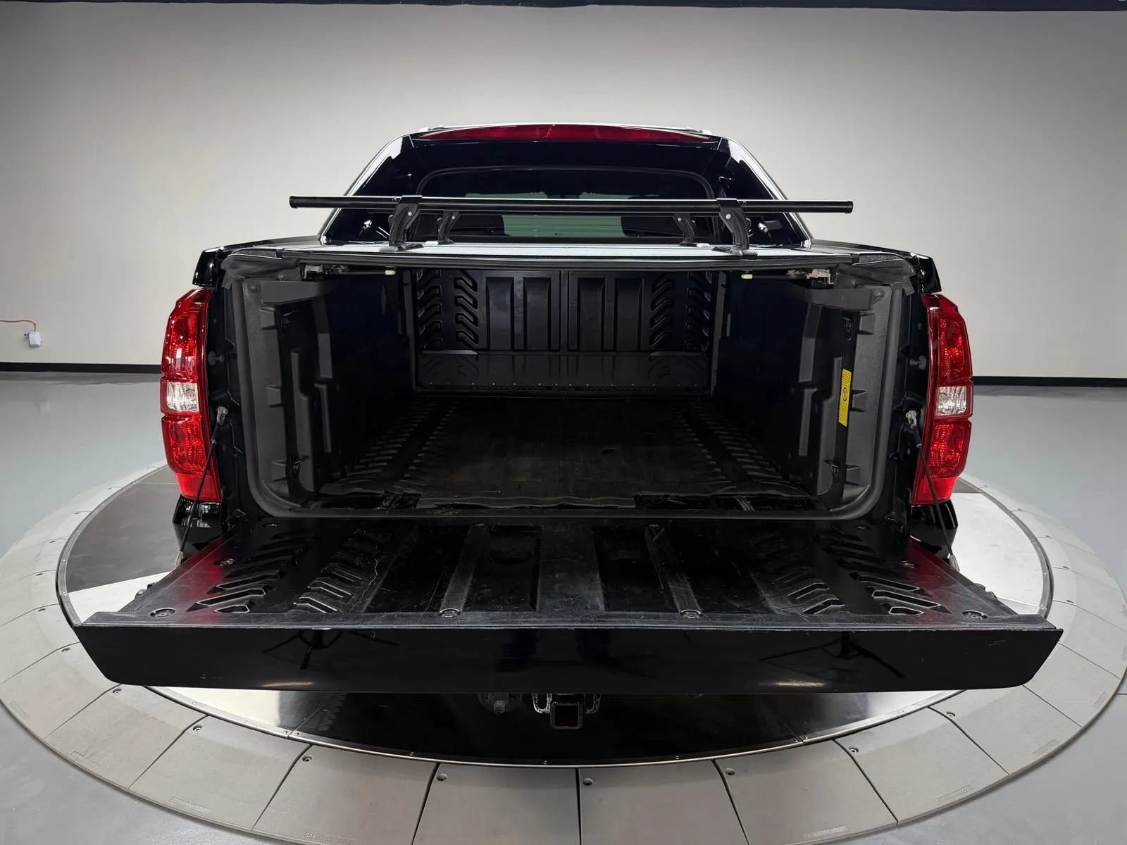 Used 2012 Chevrolet Avalanche LS AWD/4WD image 13