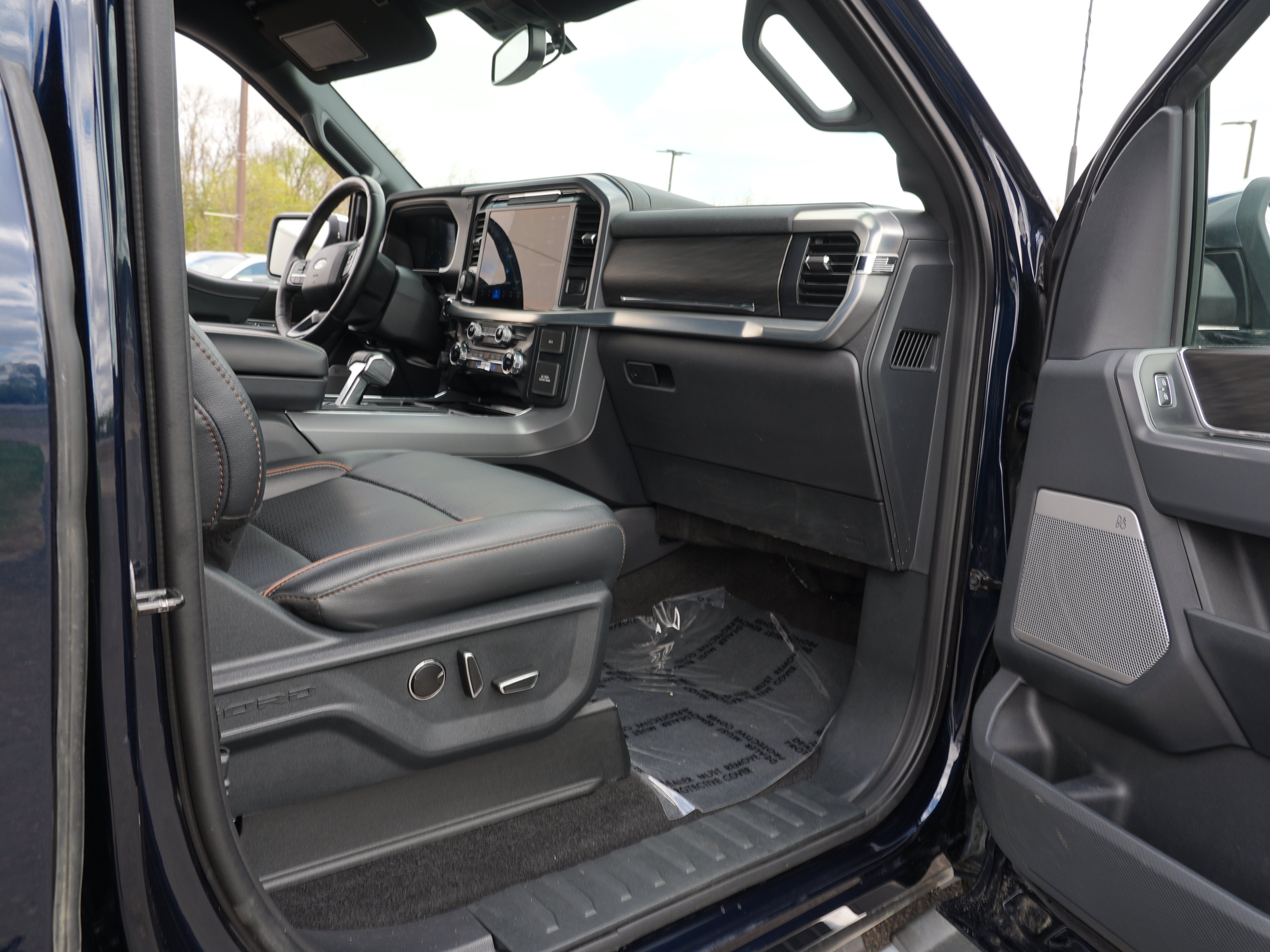 Used 2025 Ford F150 Lariat w/ Equipment Group 502A High AWD/4WD image 33