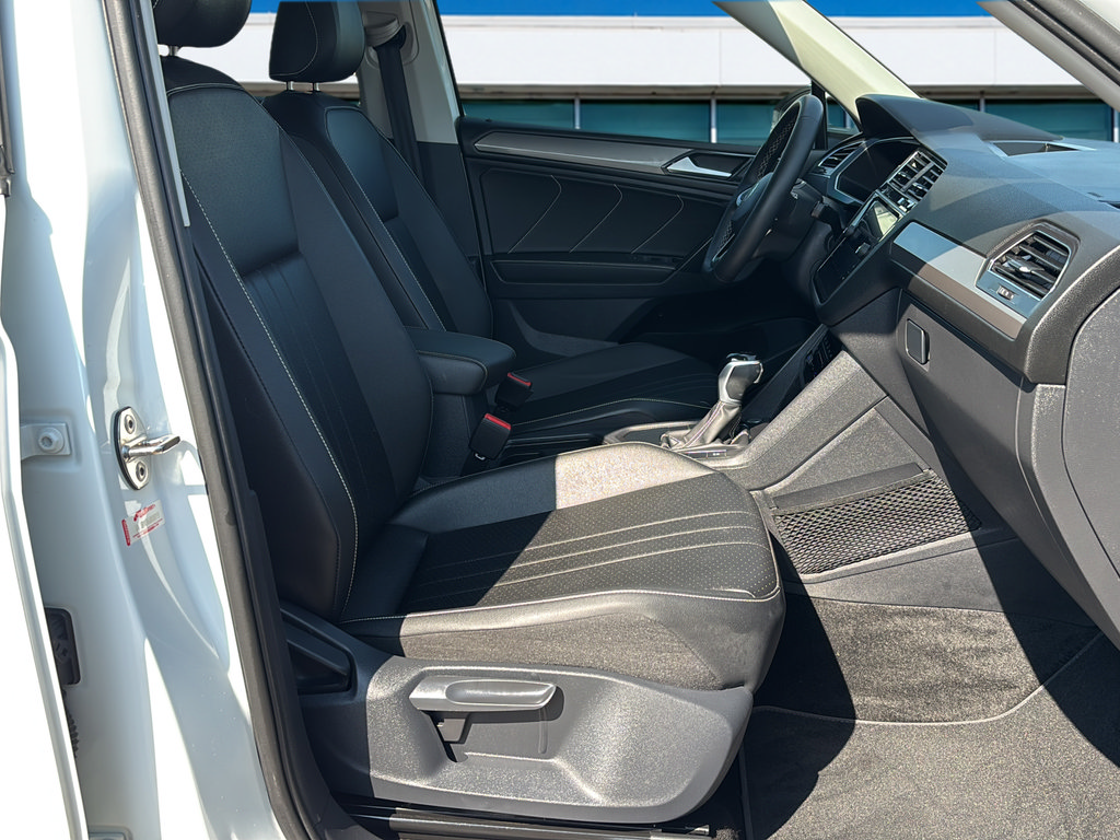 Certified 2023 Volkswagen Tiguan SE FWD image 10
