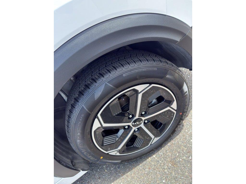 Used 2025 Kia Niro LX FWD image 18