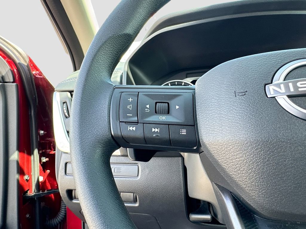 Used 2025 Nissan Rogue S image 20