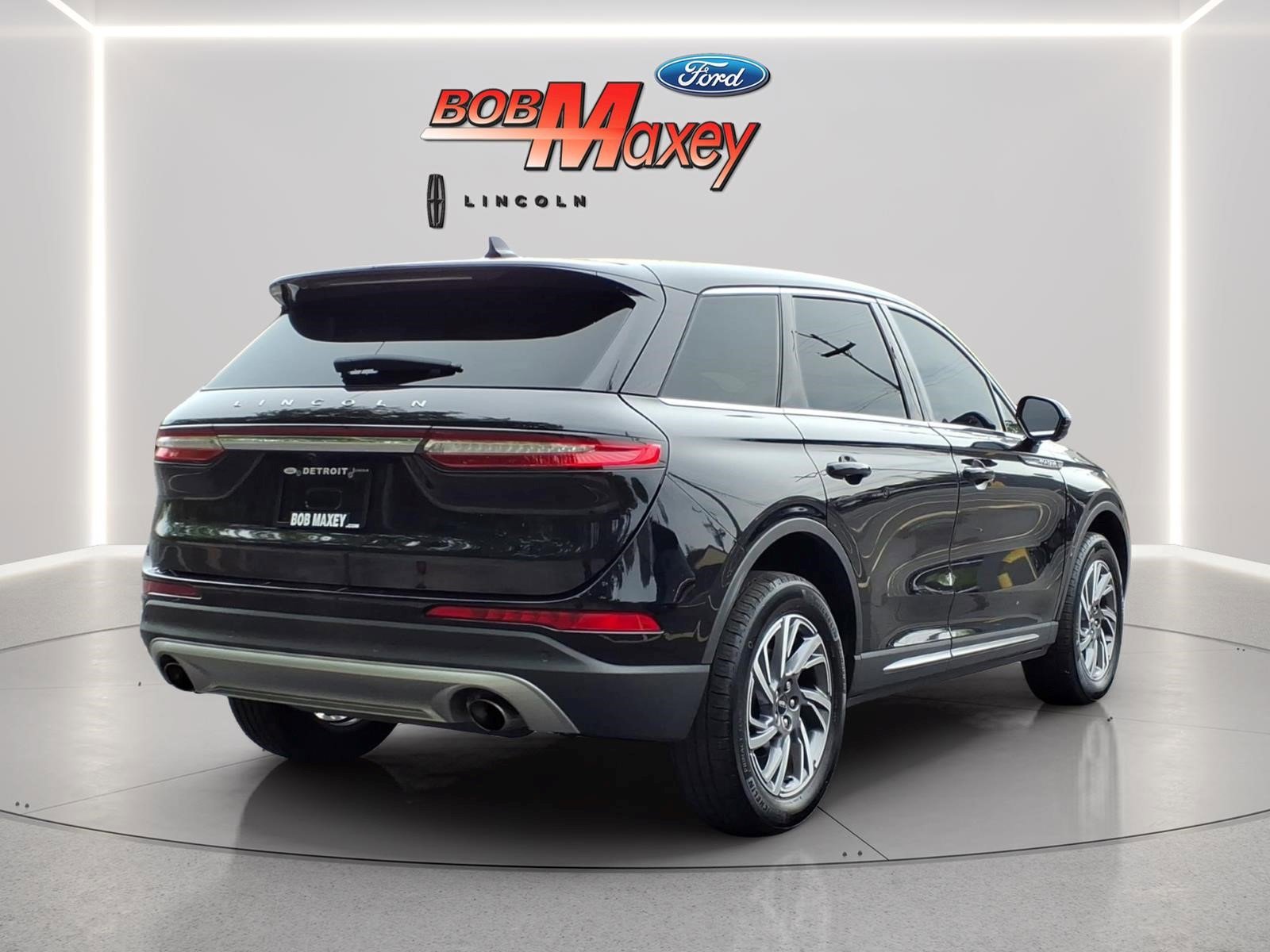 Used 2024 Lincoln Corsair AWD w/ Equipment Group 101A image 4