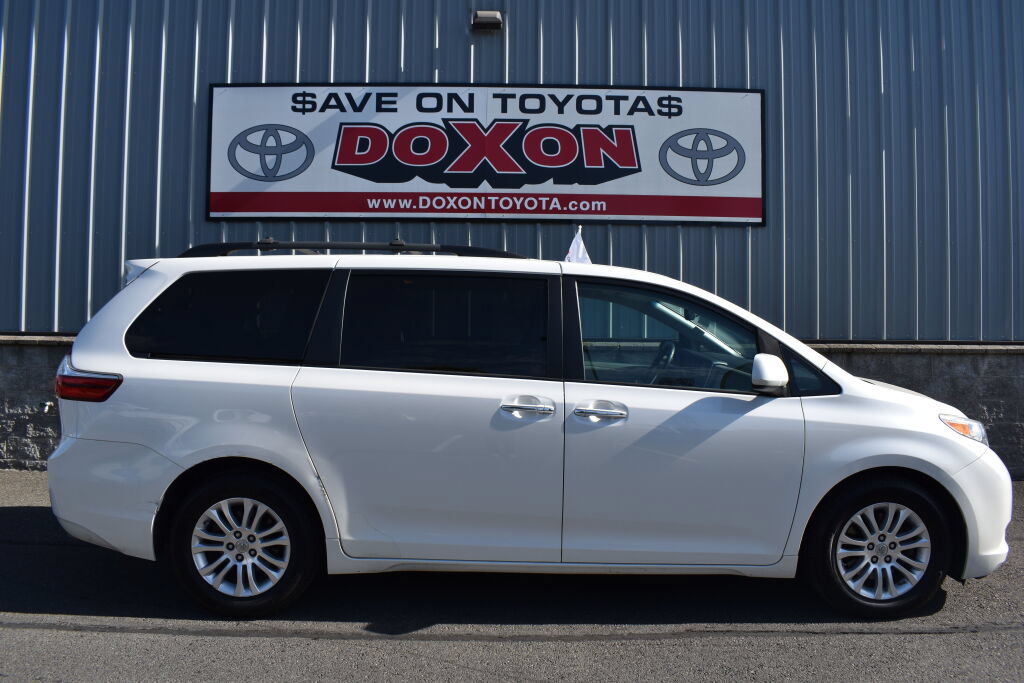 Certified 2016 Toyota Sienna XLE w/ XLE Navigation Package FWD image 8
