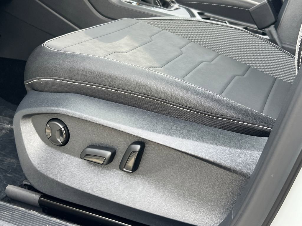 New 2026 Volkswagen Taos SE image 29