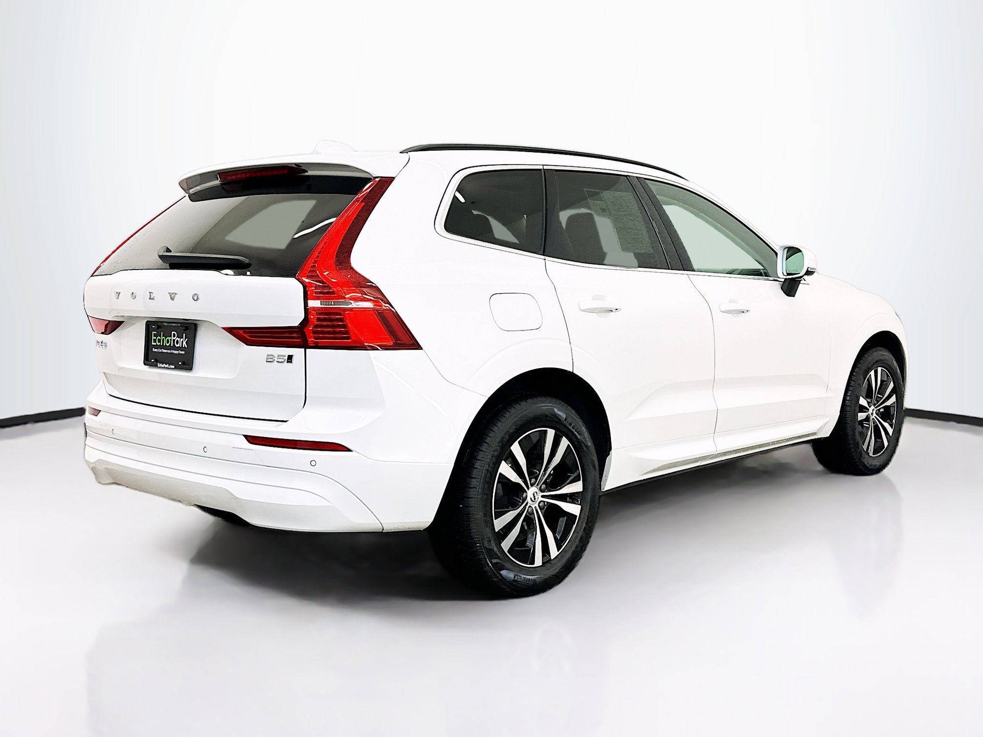 Used 2023 Volvo XC60 B5 Core image 9
