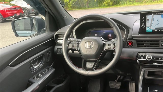 Used 2025 Honda Pilot Black Edition image 20