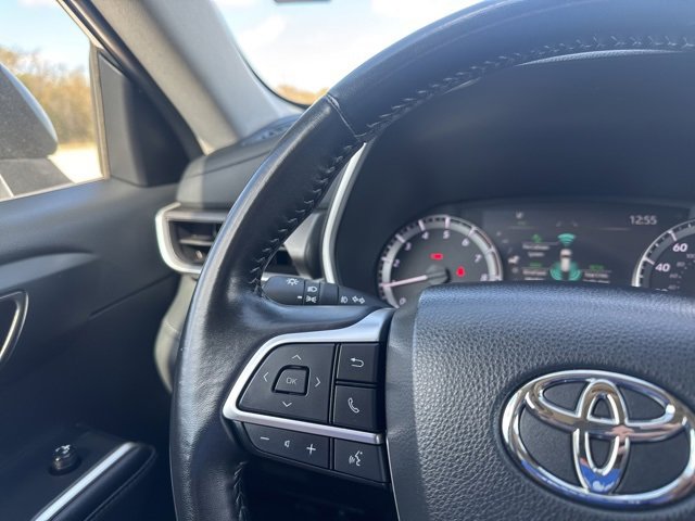 Used 2024 Toyota Highlander XLE image 12