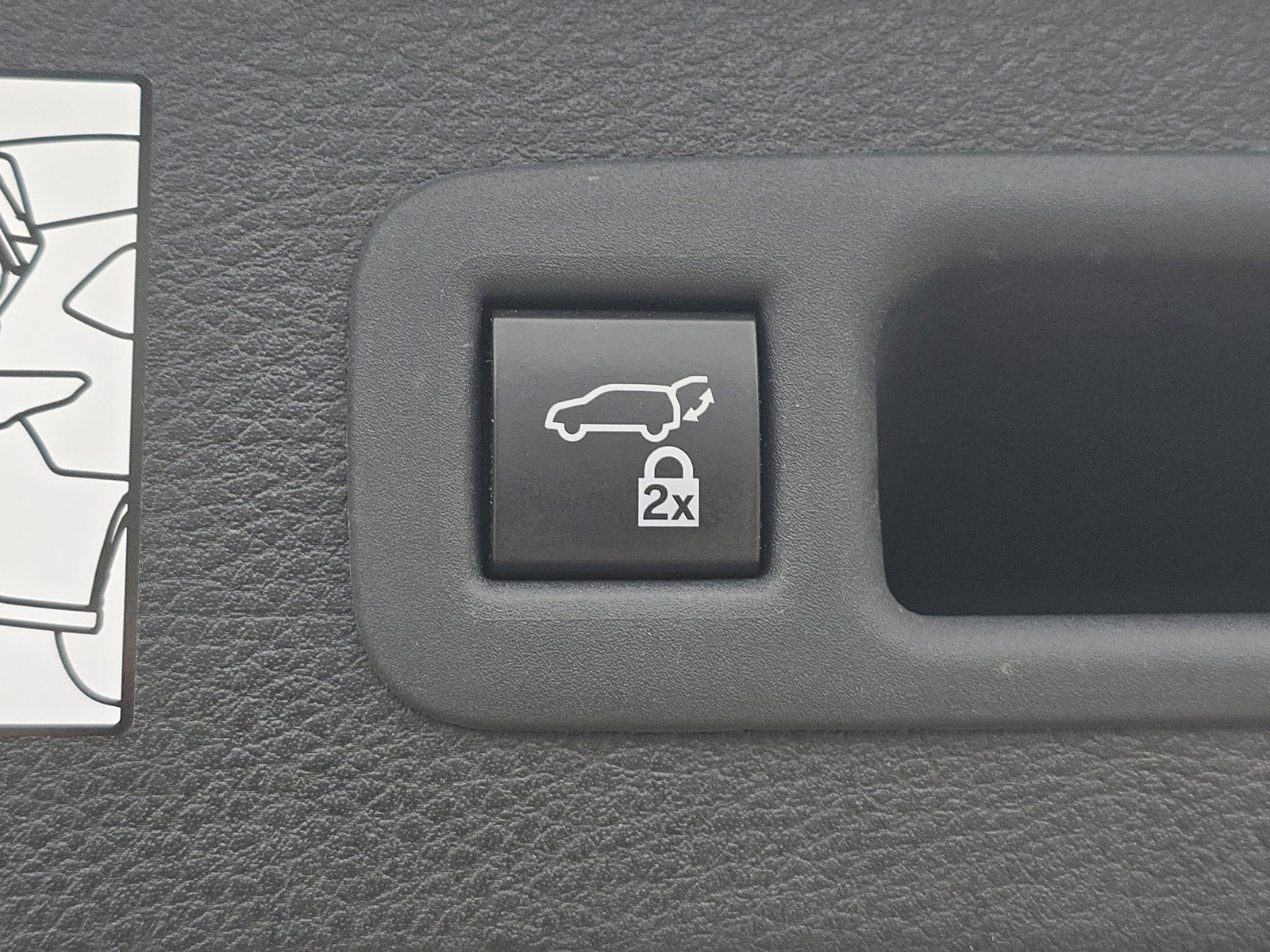 Used 2023 Toyota Sienna Platinum image 17