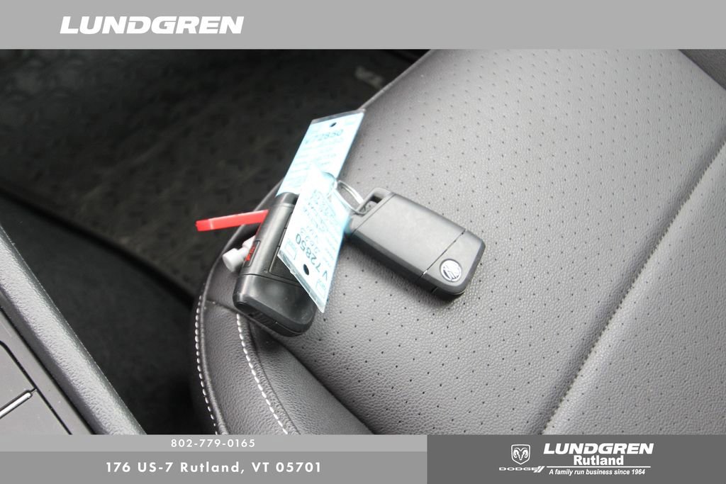 Used 2023 Volkswagen Jetta SE w/ Panoramic Sunroof Package FWD image 25