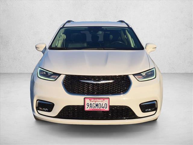 Used 2021 Chrysler Pacifica Touring-L w/ Uconnect Theater Family Group FWD image 2
