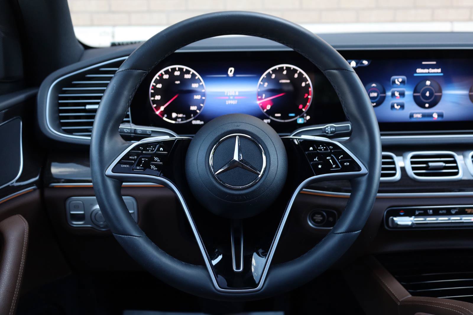 Used 2025 Mercedes-Benz GLE 350 4MATIC image 32