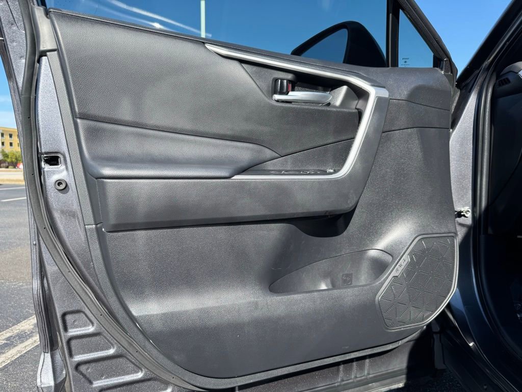 Used 2023 Toyota RAV4 SE image 14