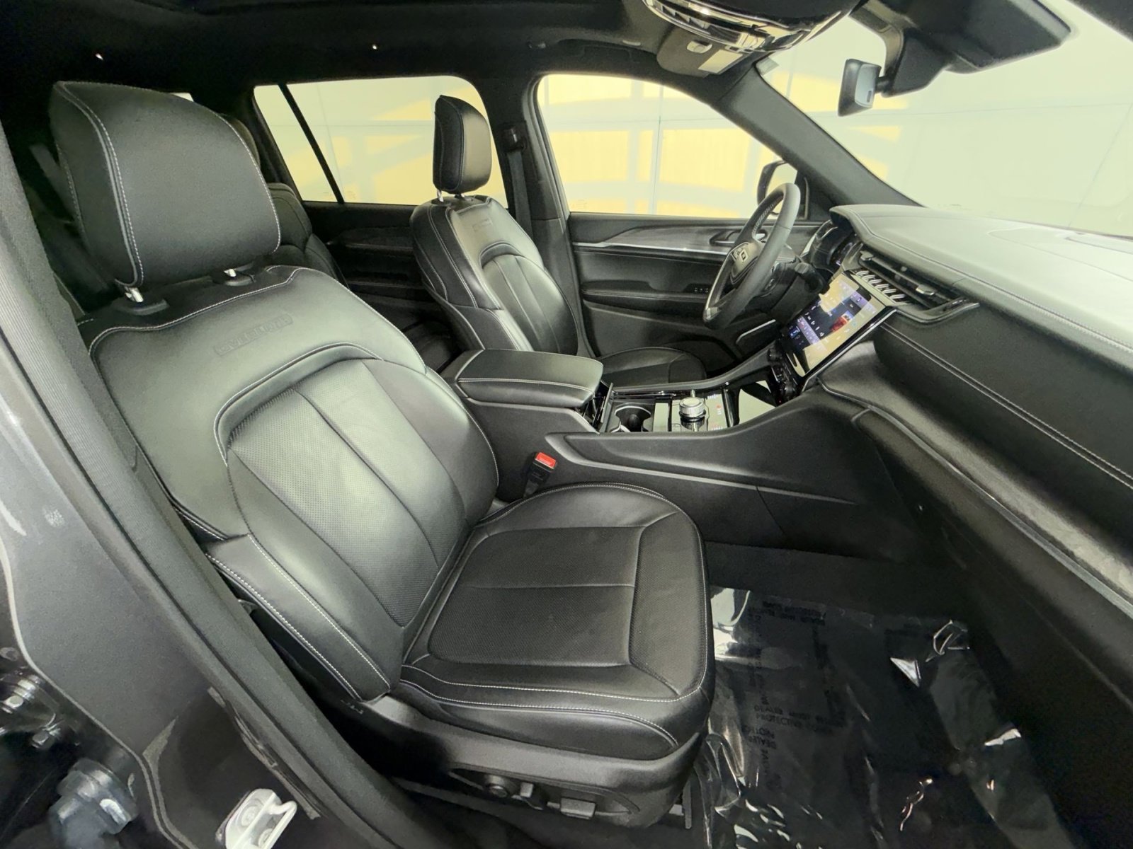 Used 2023 Jeep Grand Cherokee L Overland image 28