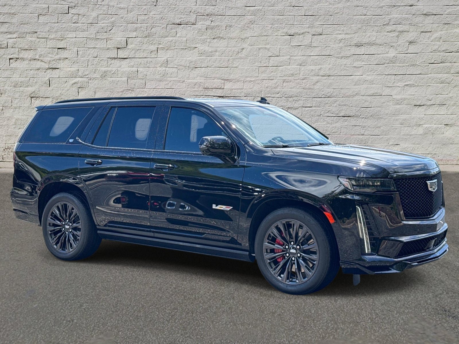 Certified 2023 Cadillac Escalade V w/ LPO, ONYX Package AWD/4WD image 6