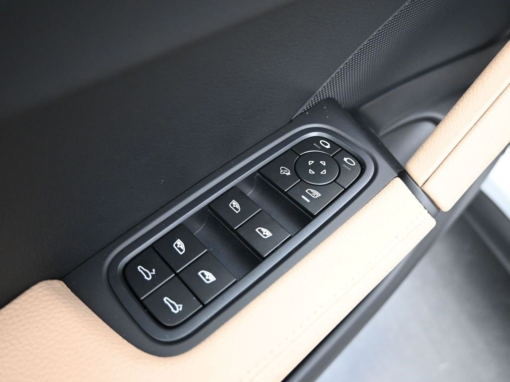 New 2025 Porsche Cayenne Coupe image 20