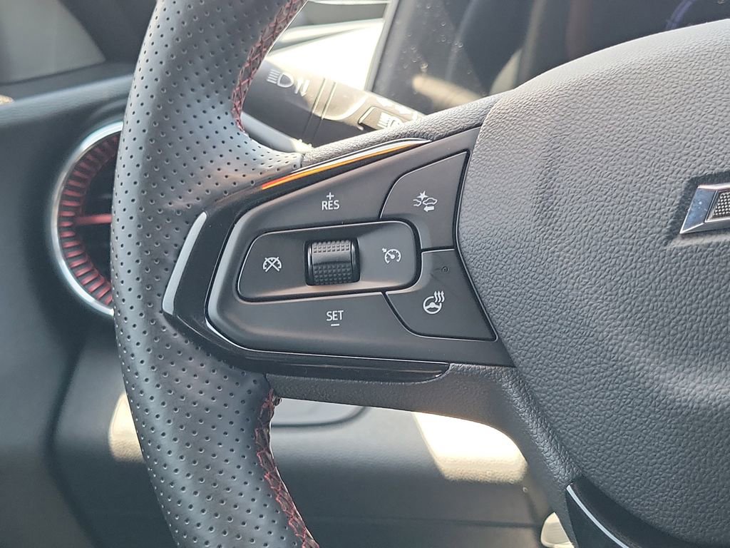 Used 2024 Chevrolet Trax RS w/ Sunroof Package FWD image 21