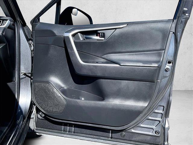 Used 2022 Toyota RAV4 XLE image 19